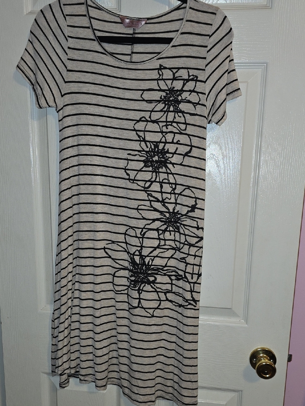 SJS Beige and‎ Black Striped Floral Short Sleeve Mini Dress